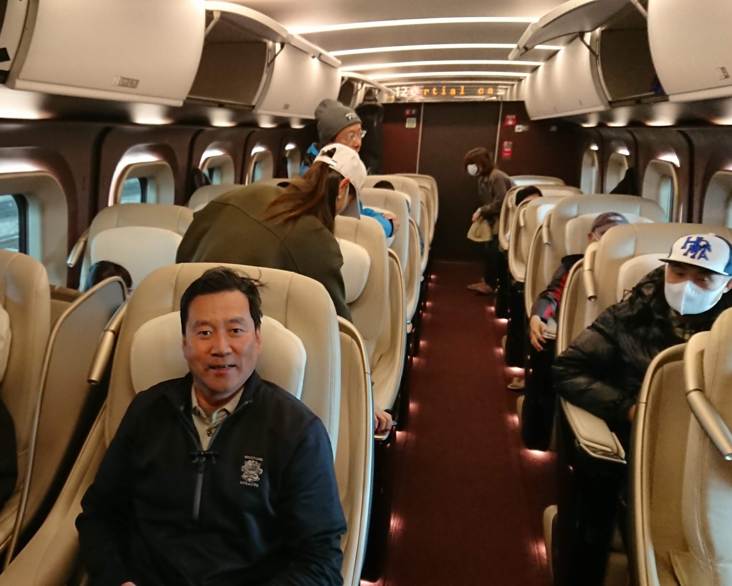 新幹線車內舒適空間，東京到湯澤只需78分鐘