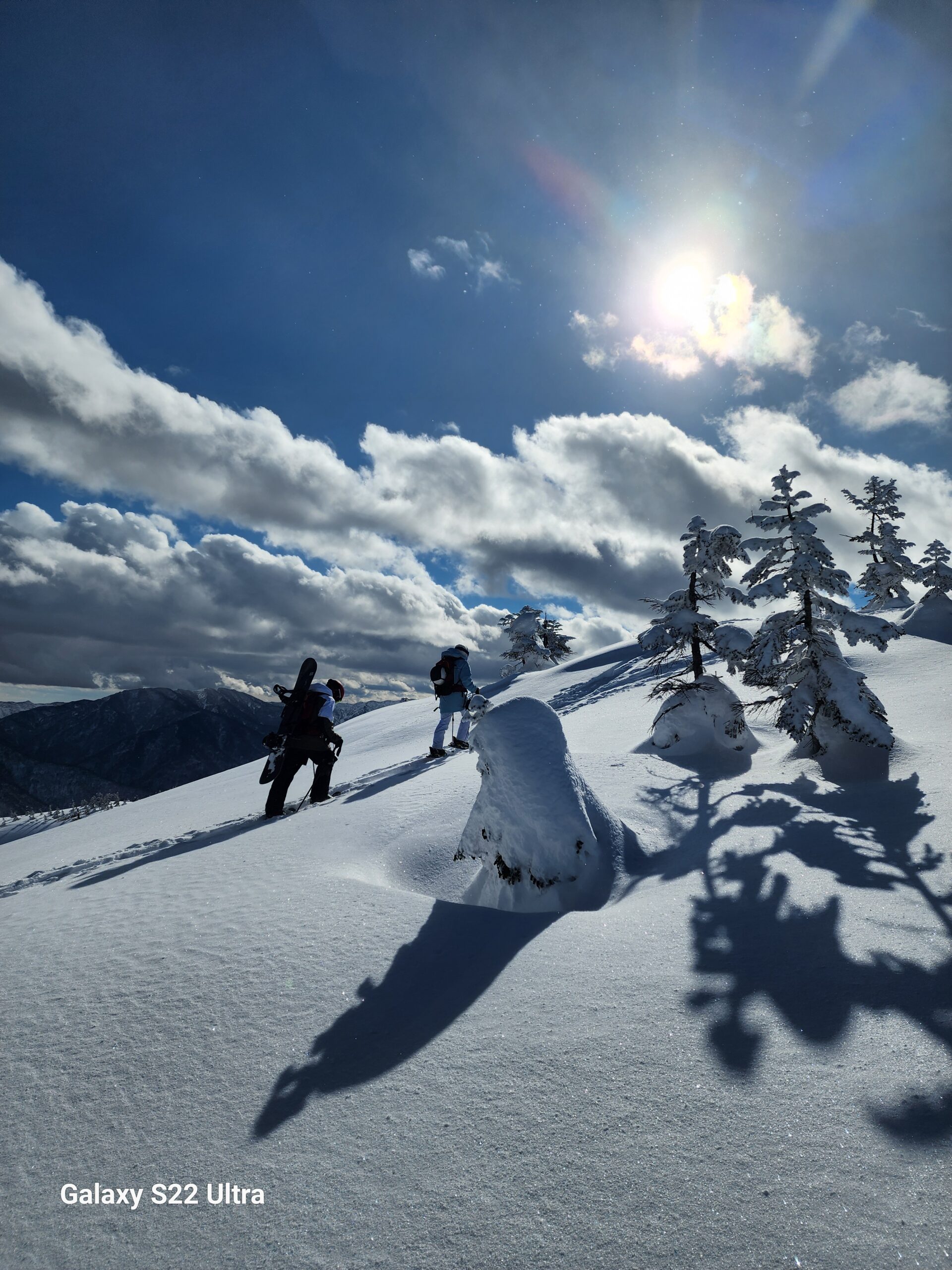 中國遊客初次體驗，安全地攀登幻想般的BC雪山路線