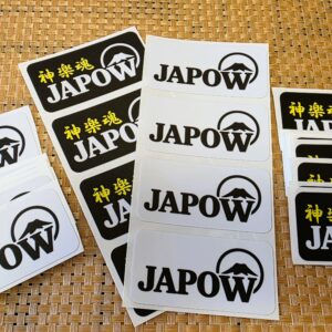 Japow公式ステッカー｜かぐらBC “Japow”&"神楽魂+Japow" 耐水仕様 2枚セット